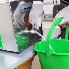 Jaka woda do myjki ultradźwiękowej? Klucz do perfekcyjnej czystości
