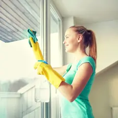 Jak umyć okna bez smug? Skuteczne metody i sekrety eksperta