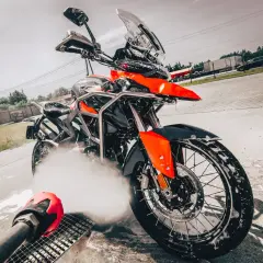 Czy można myć motocykl Karcherem? Bezpieczne metody i najlepsze praktyki
