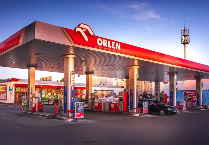 Jak odkurzyć auto na Orlenie? Płatność, obsługa, triki!