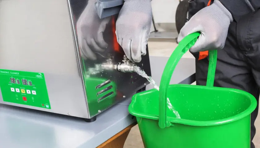 Jaka woda do myjki ultradźwiękowej? Klucz do perfekcyjnej czystości