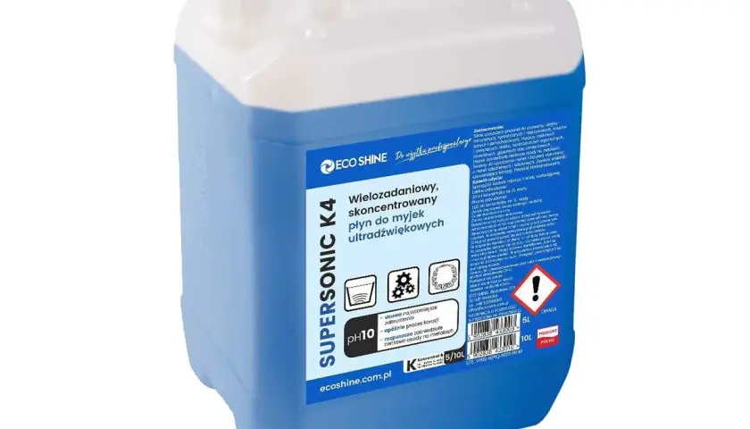 Niebieski kanister z płynem do myjki ultradźwiękowej "SUPERSONIC K4" z etykietą.