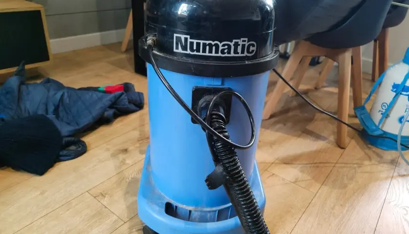 Numatic CT 470-2 czy Karcher WD 3: który odkurzacz lepszy dla Ciebie?