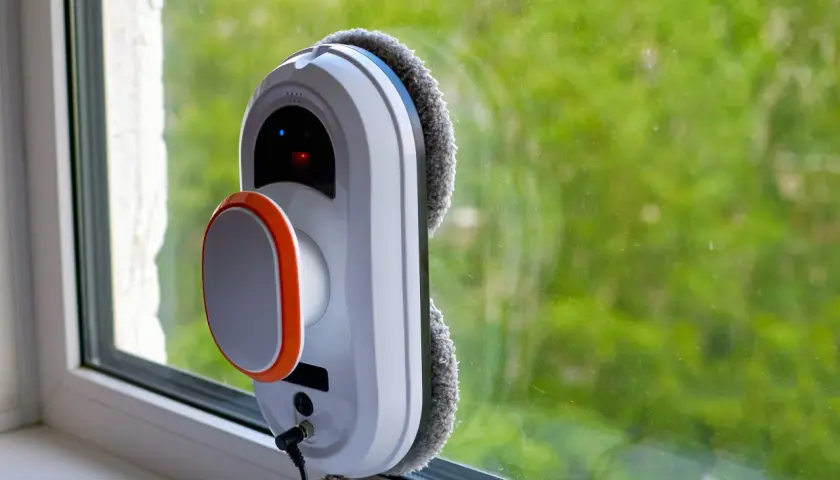 Robot do mycia okien: czy warto? Poznaj wszystkie ZA i PRZECIW