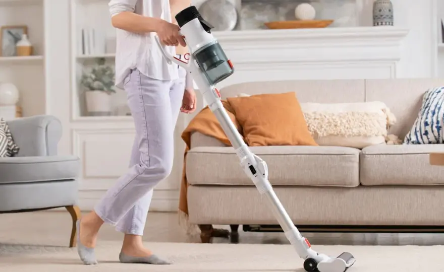 Odkurzacz, który odkurza i myje: Pionowy czy robot? Jak wybrać?