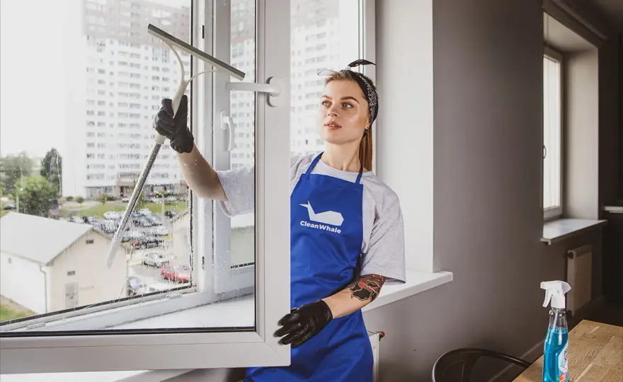 Mycie okien: Ile kalorii spalisz? Czysty dom i lepsza forma!