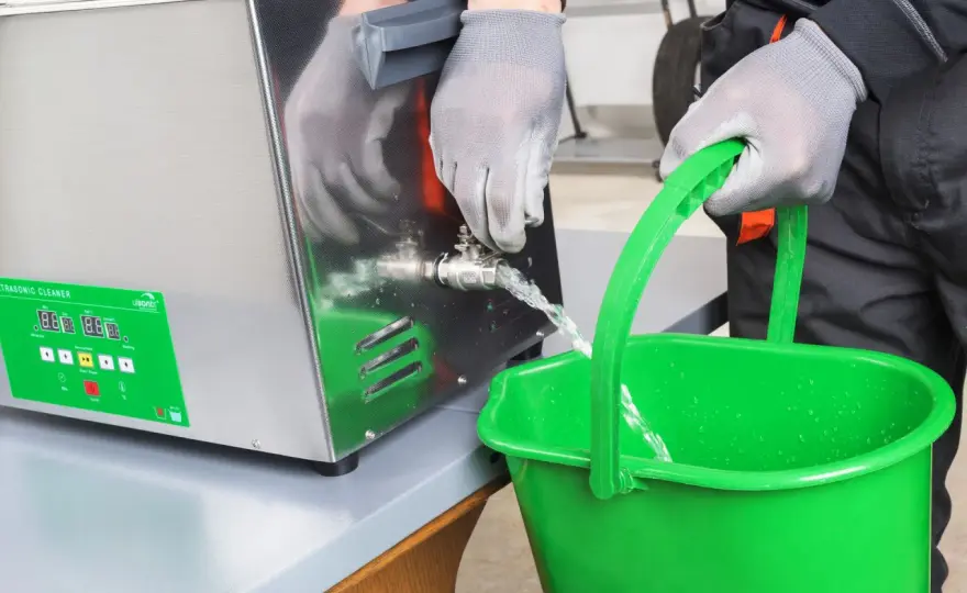 Jaka woda do myjki ultradźwiękowej? Klucz do perfekcyjnej czystości