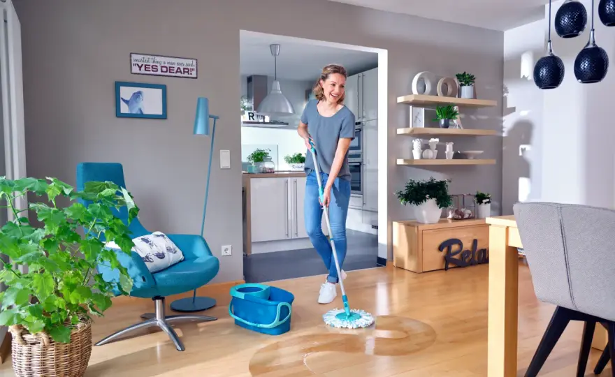 Mop ze spryskiwaczem Pepco: Jak używać? Myj bez smug!