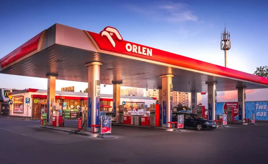 Jak odkurzyć auto na Orlenie? Płatność, obsługa, triki!