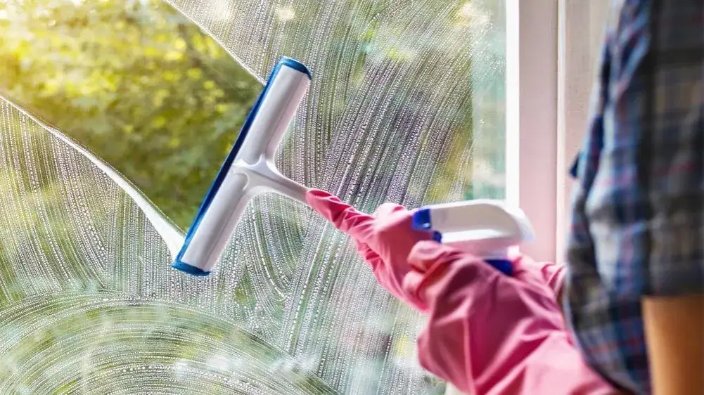 Zdjęcie Dlaczego zostają smugi po myjce Karcher? Przyczyny i porady, jak je uniknąć