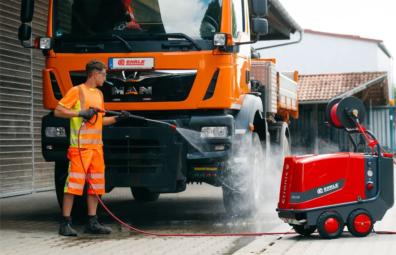 Zastosowania myjki gorącowodnej w przemyśle